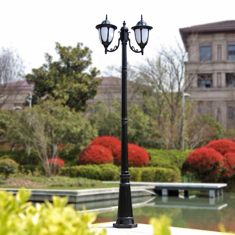 Factory Wholesale LED Courtyard Lights 2/3/4/5 Heads Outdoor Decoration European Antique Aluminum Street Lights Courtyard Lights