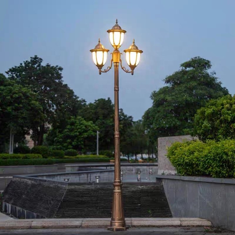 Factory Wholesale LED Courtyard Lights 2/3/4/5 Heads Outdoor Decoration European Antique Aluminum Street Lights Courtyard Lights