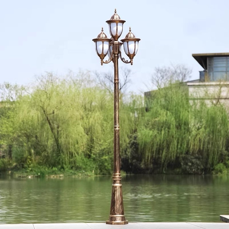 Factory Wholesale LED Courtyard Lights 2/3/4/5 Heads Outdoor Decoration European Antique Aluminum Street Lights Courtyard Lights