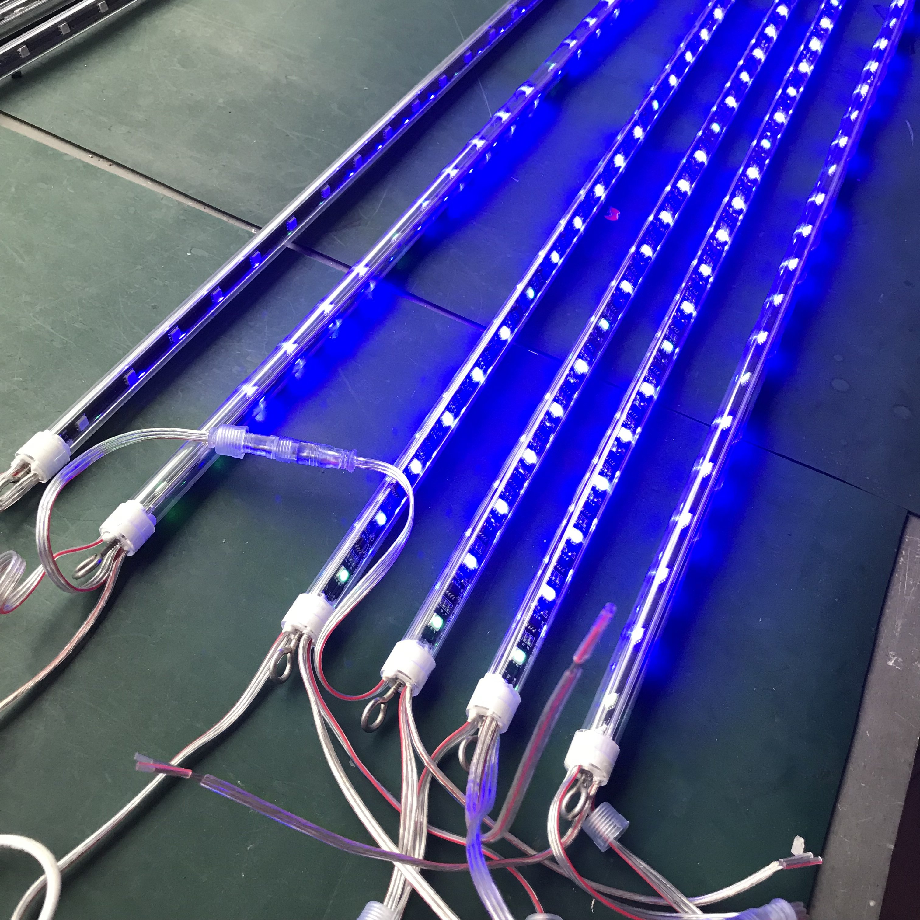Led Pixel Light Decorative Tube Rainfall 3D Effect DMX Vertical LED Tube Digital Rgb Led Tube Light
