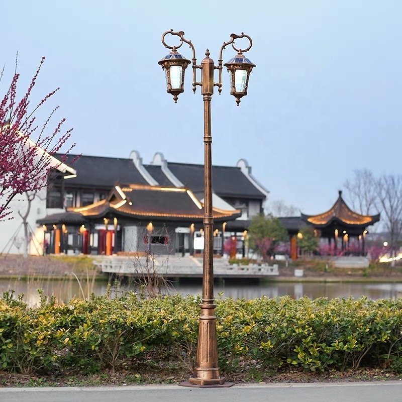 Outdoor Classic Waterproof Antique 2M3M Solar Garden Lamp IP65 Cast Iron Aluminum Lamp Post LED Light Source Glass Body Garden