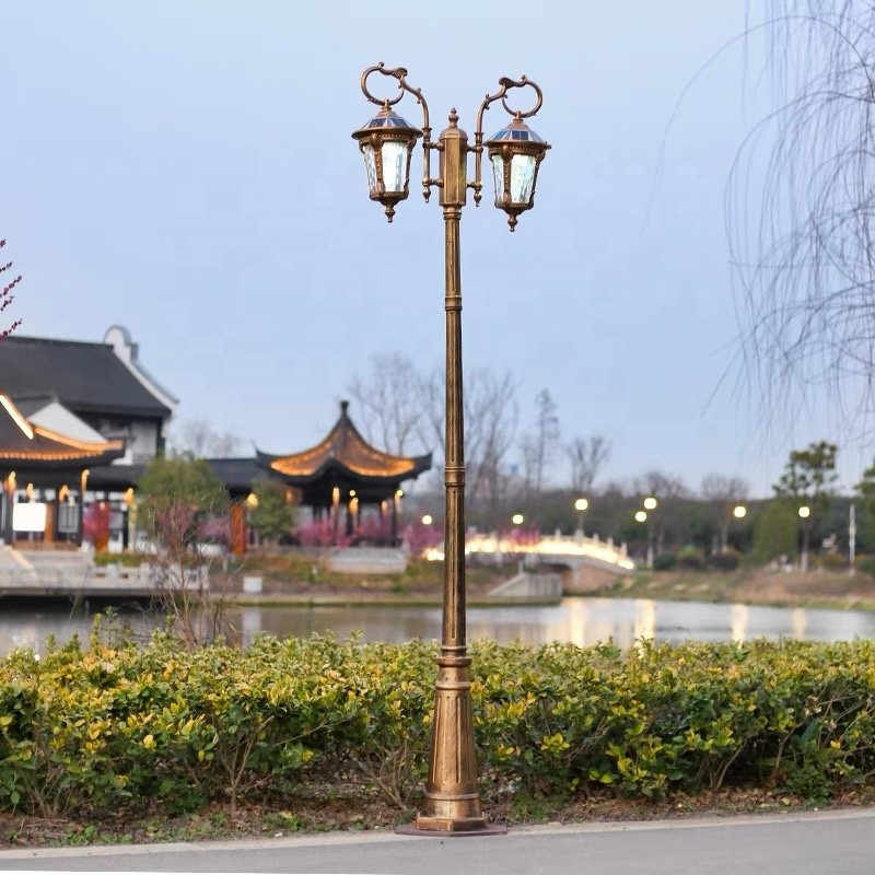 Outdoor Classic Waterproof Antique 2M3M Solar Garden Lamp IP65 Cast Iron Aluminum Lamp Post LED Light Source Glass Body Garden