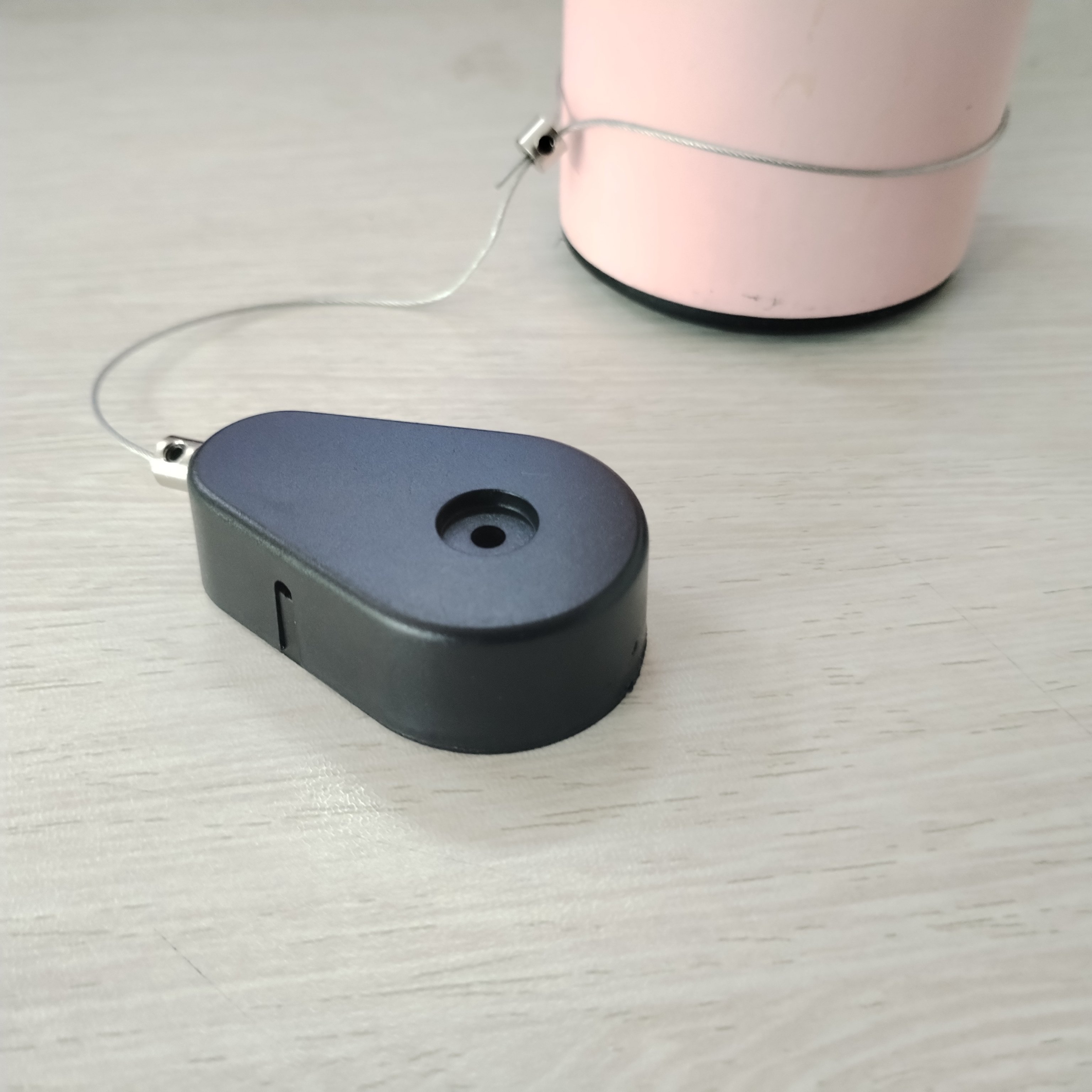 B1103 Auto Retractable Cable Lock Oval Double-sided Adhesive Anti-theft Anti-lost Pull Box