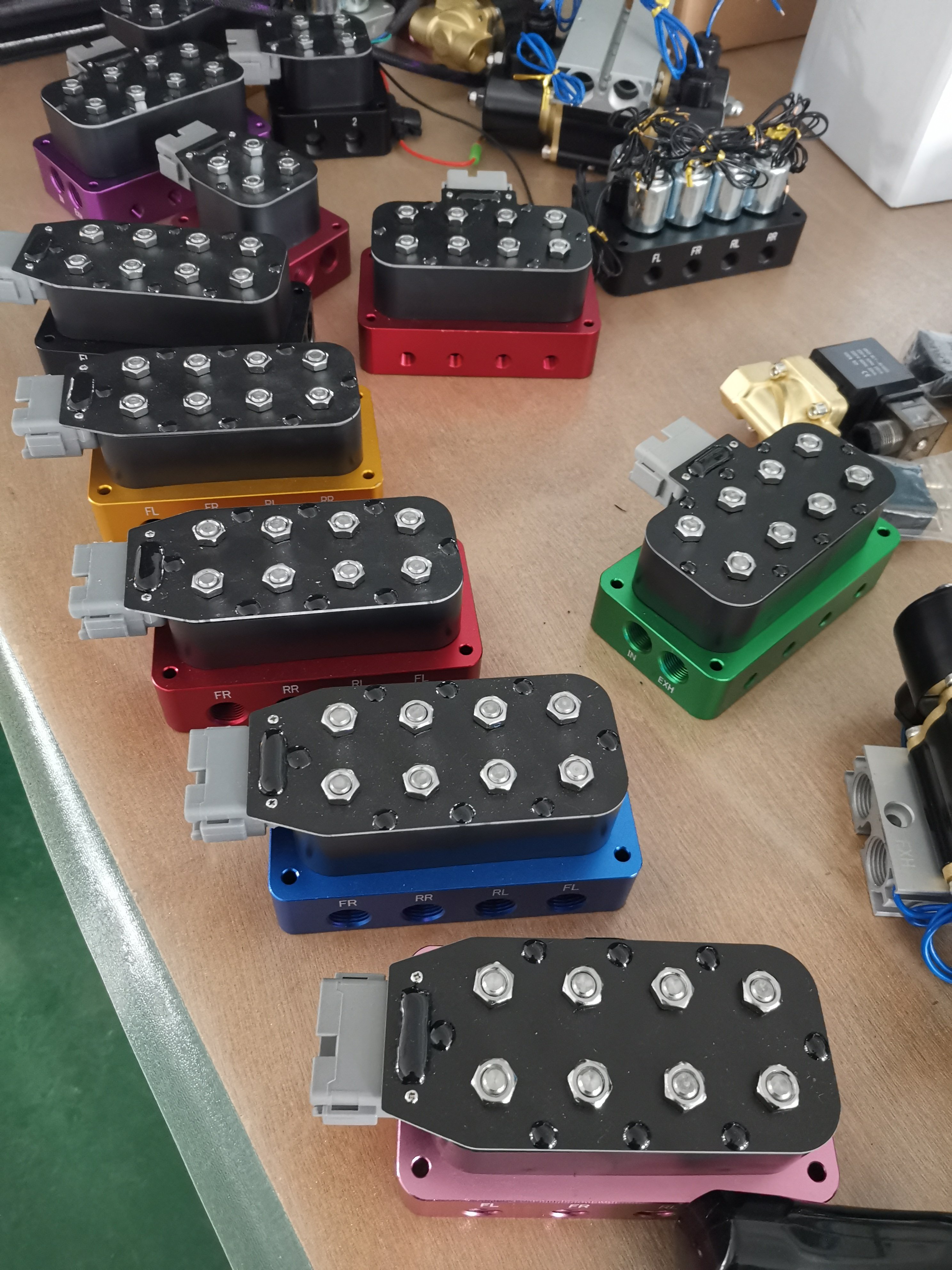 12VDC Auto Parts Pneumatic Air Suspension Valve Model VU4 1/4NPT 3/8NPT VALVE BLOCK