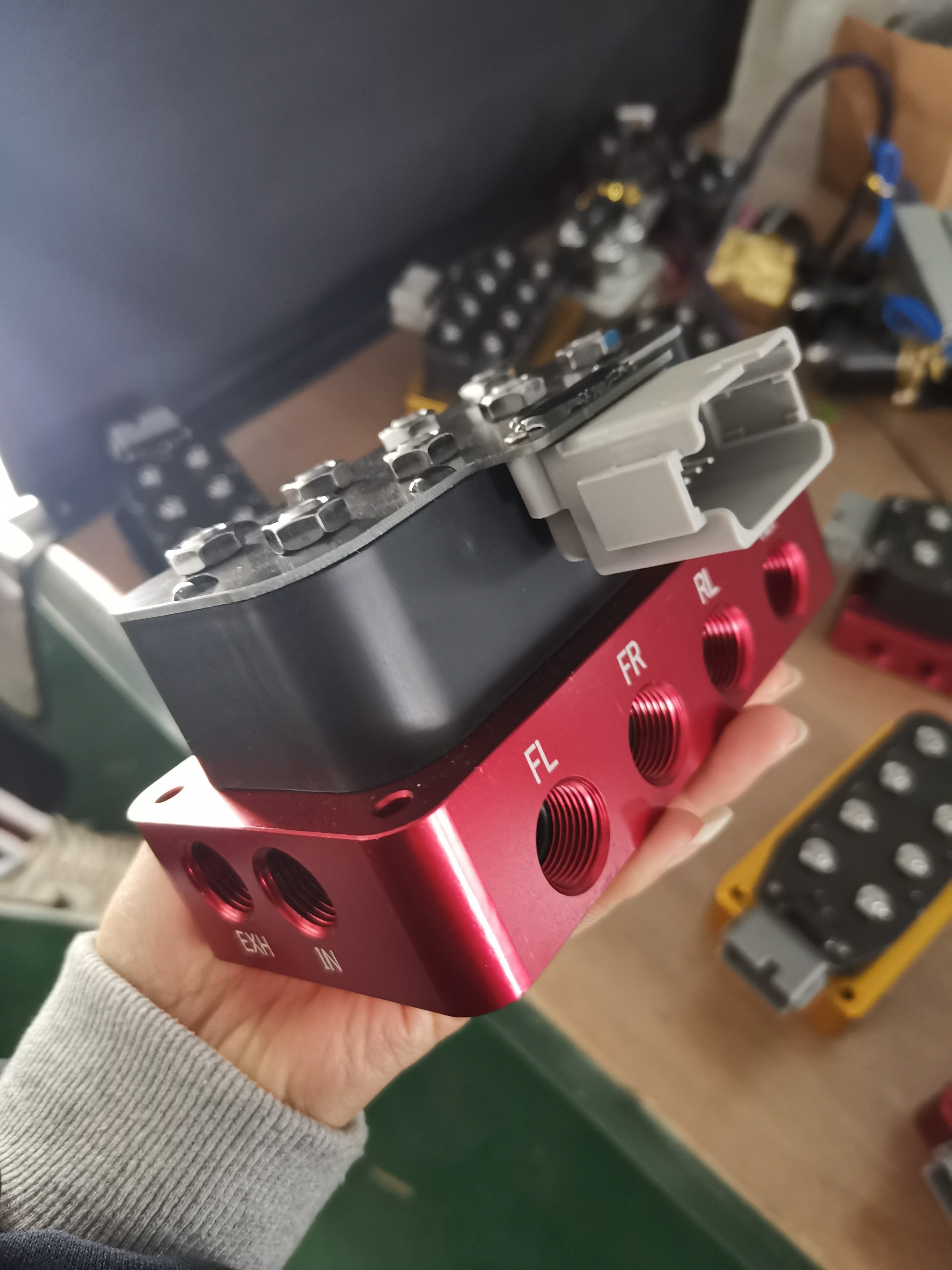 12VDC Auto Parts Pneumatic Air Suspension Valve Model VU4 1/4NPT 3/8NPT VALVE BLOCK