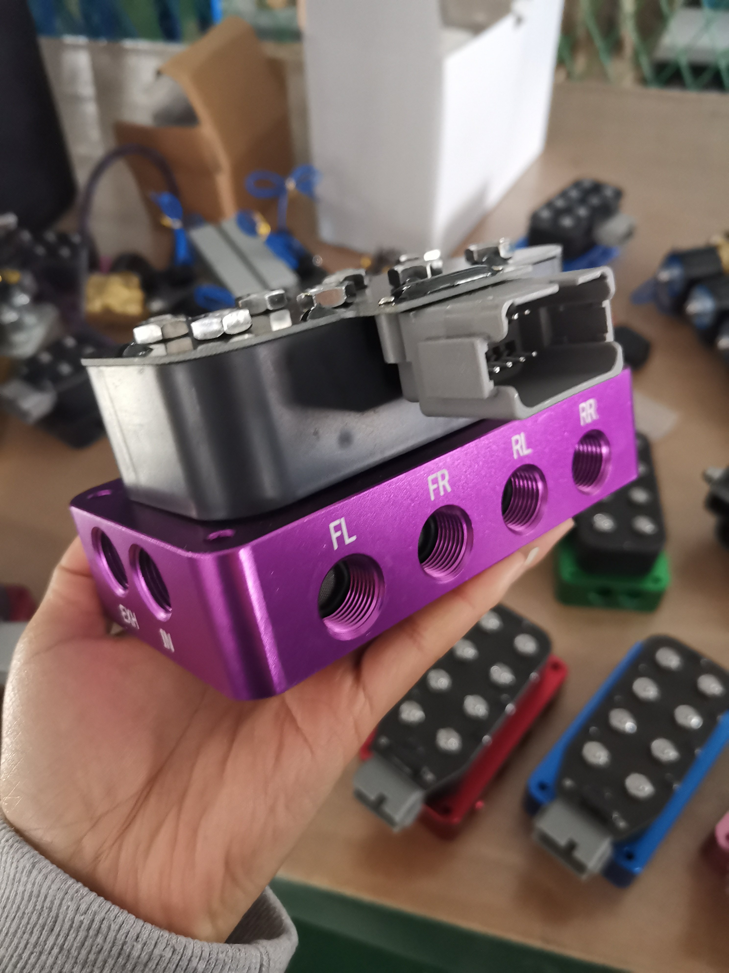 12VDC Auto Parts Pneumatic Air Suspension Valve Model VU4 1/4NPT 3/8NPT VALVE BLOCK