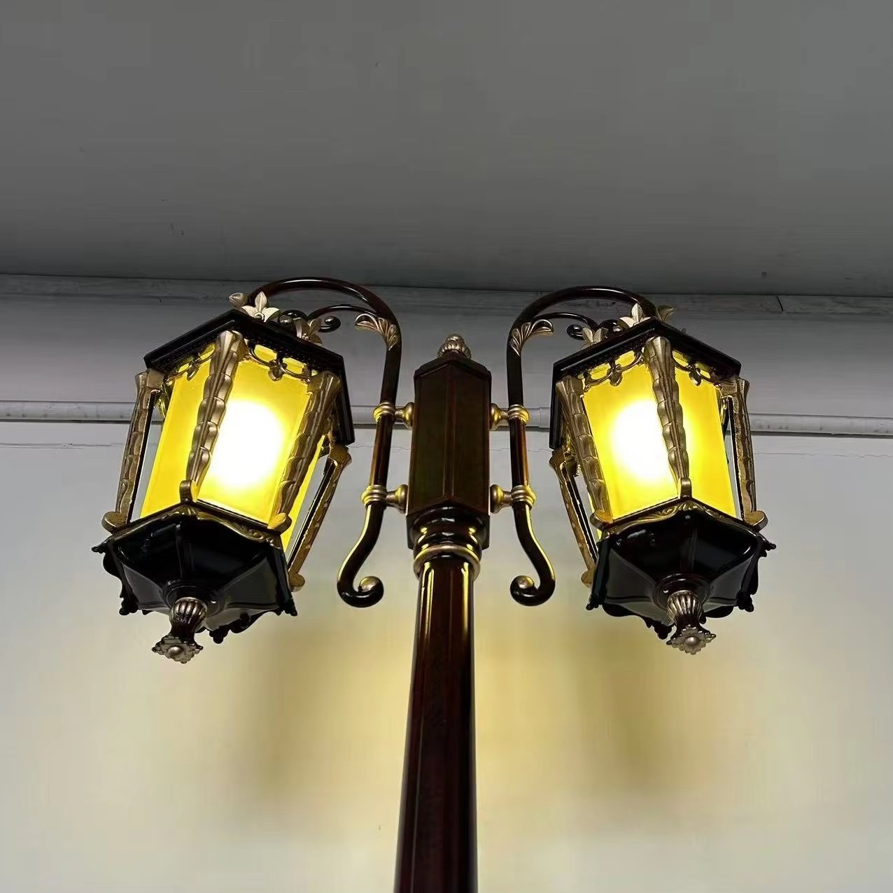 High Quality Die-casting Aluminum European and American Style Outdoor Waterproof Balcony Corridor Courtyard LED Garden Light