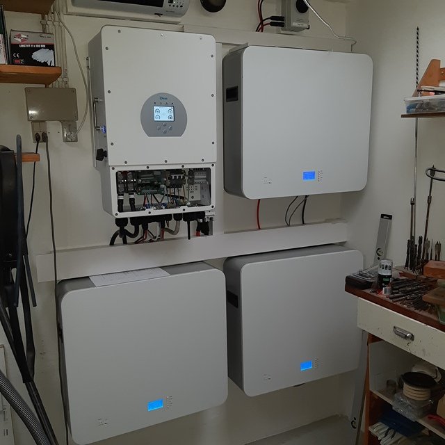 In Stock Deye Hybrid Inverter 8kw 10kw 12kw SUN-12K SG04LP3-EU Low Voltage 48V Three Phase Solar Inverter Price