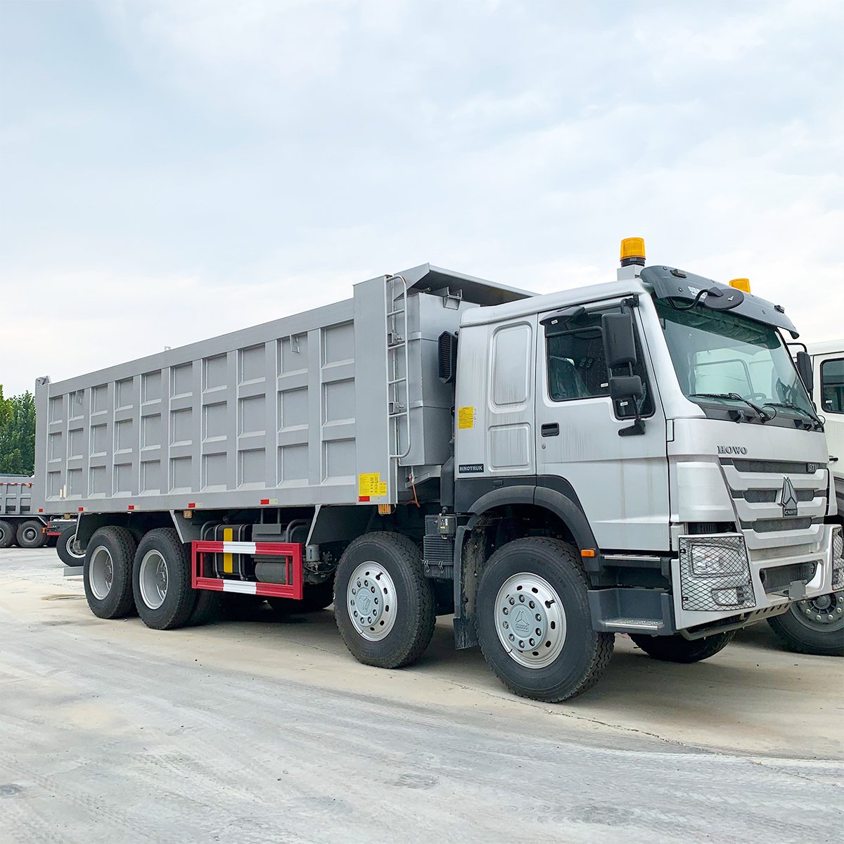 SINO TRUCK 12 Wheeler 30 Cubic Meters HOWO 40tons 8x4 6x4 Used Tipper Dump Truck