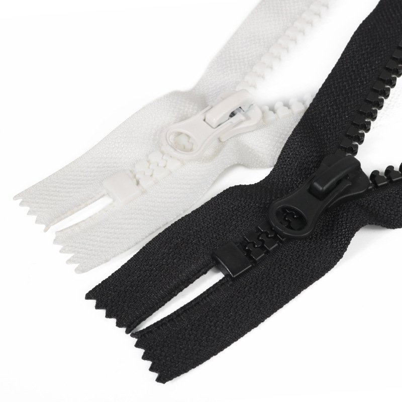 High Quality No.5 Resin Sell by Meter Bag Zipper Roll 3# Plastic Zipper for Clothes