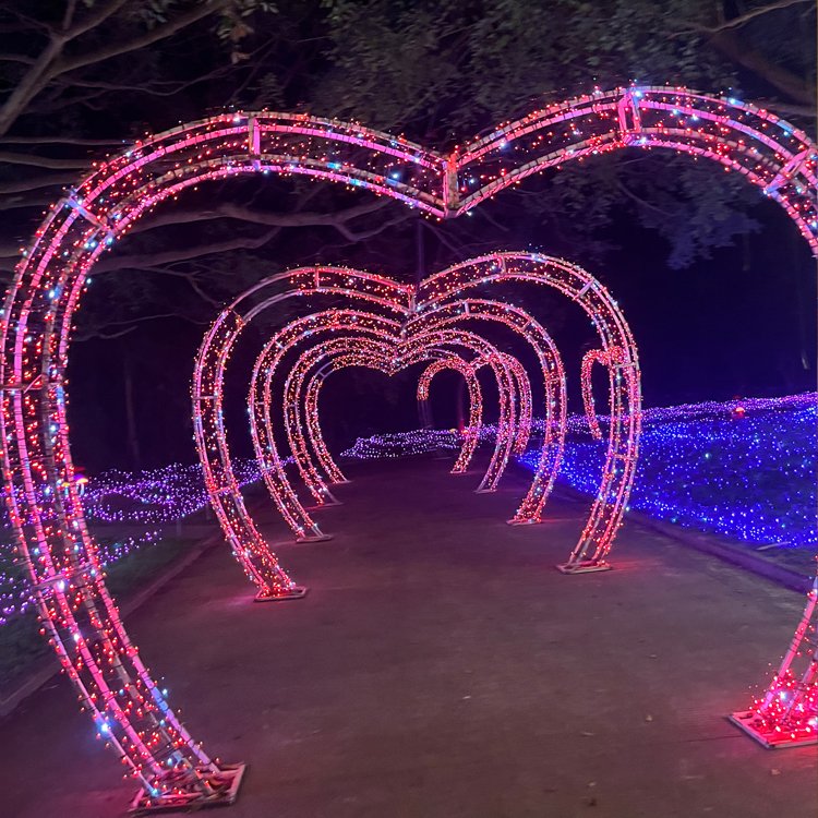 Uplumin Outdoor 3D Led Christmas Heart-shaped Arch Lighting Tunnel Exterior Winter Wonderland Christmas Display Motif Light