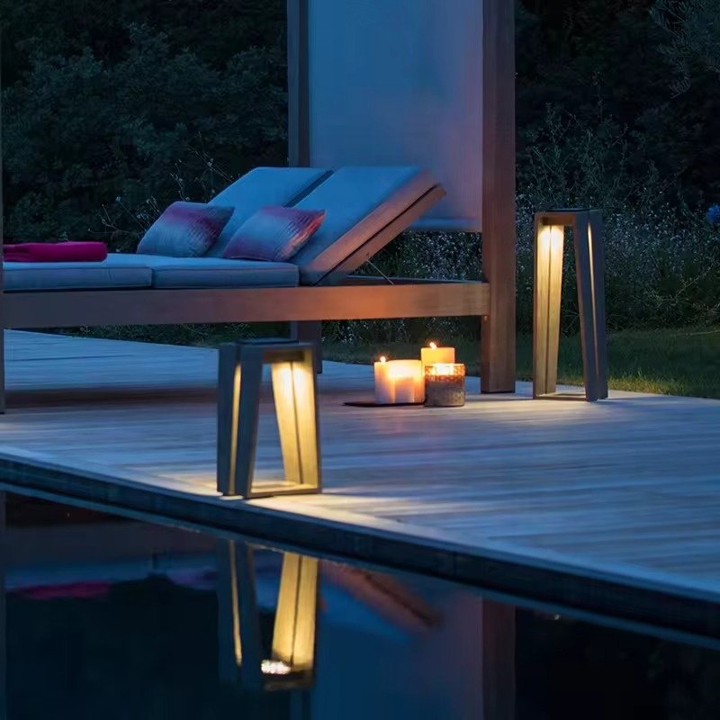 Outdoor IP65 Waterproof Led Bollard for Hotel Aluminium Modern Style COB Led Garden Light 18W Pathway Bollard Solar Lawn Lamp
