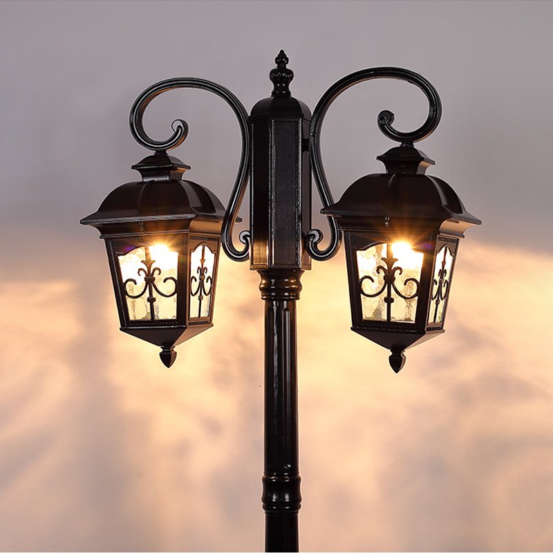 Outside European Street Lamp with Large Solar Panel Design Black Bronze Pole LED Garden Light Outdoor Retro Lawn Post Lights