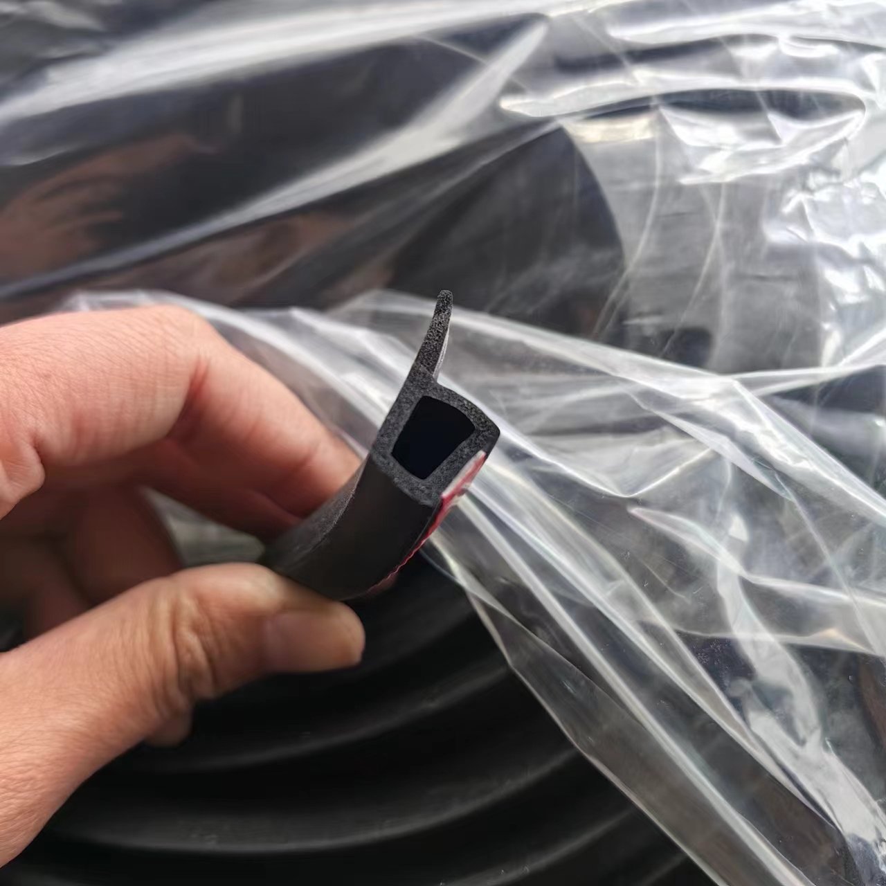 Various Sized EPDM Rubber Sound Insulation Sealing Strip D P L B Z Type Cutting Automotive Door Weatherstripping for Car Auto