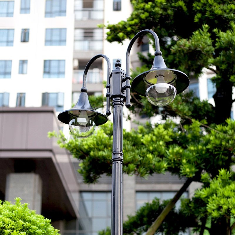 2019 New Product Fashion Outdoor IP65 Waterproof Solar 4W Led Courtyard Double Headed Garden Lamp