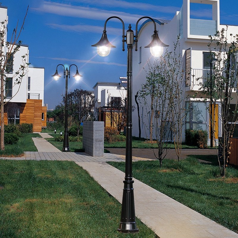 2019 New Product Fashion Outdoor IP65 Waterproof Solar 4W Led Courtyard Double Headed Garden Lamp