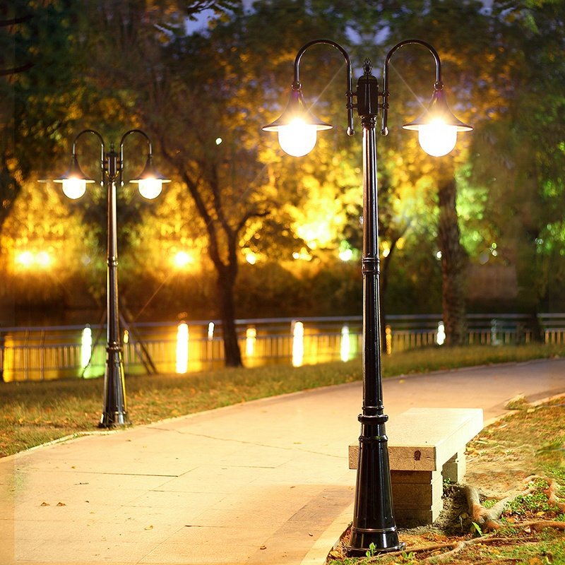 2019 New Product Fashion Outdoor IP65 Waterproof Solar 4W Led Courtyard Double Headed Garden Lamp