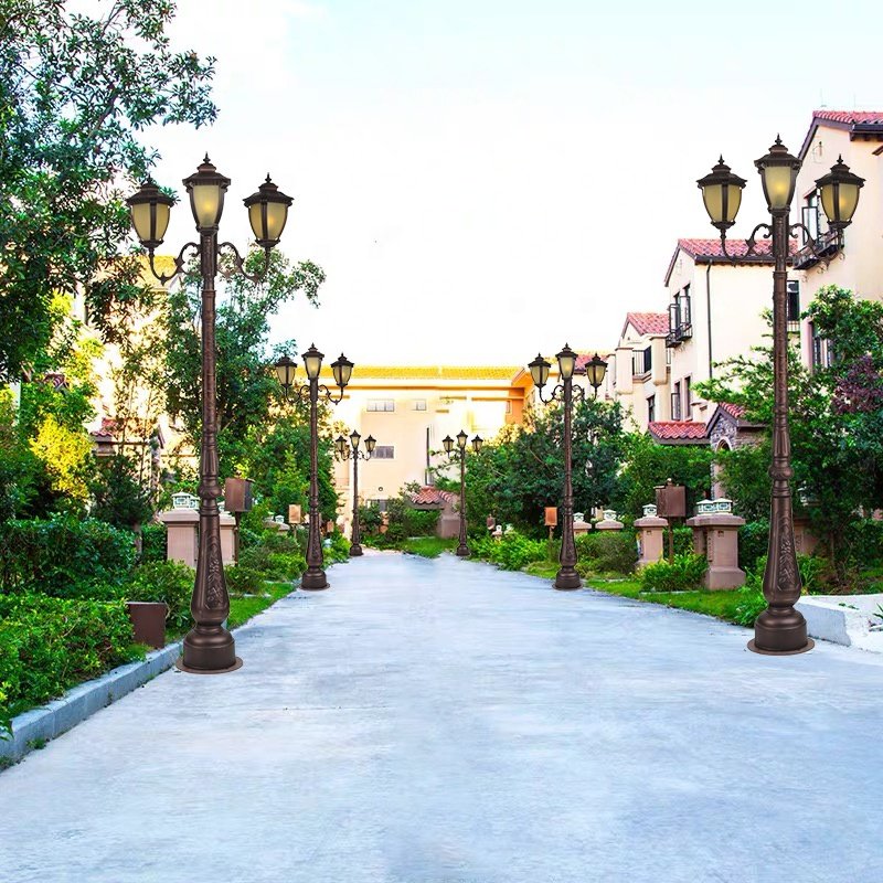 Outdoor Large Classic European Garden Lamp With 3 Heads of Luminous Landscape, Villa Decoration Lamp Post in Residential Areas
