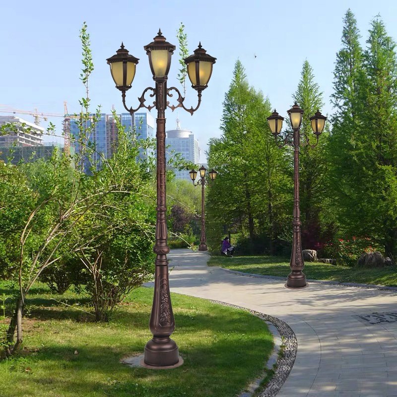 Outdoor Large Classic European Garden Lamp With 3 Heads of Luminous Landscape, Villa Decoration Lamp Post in Residential Areas
