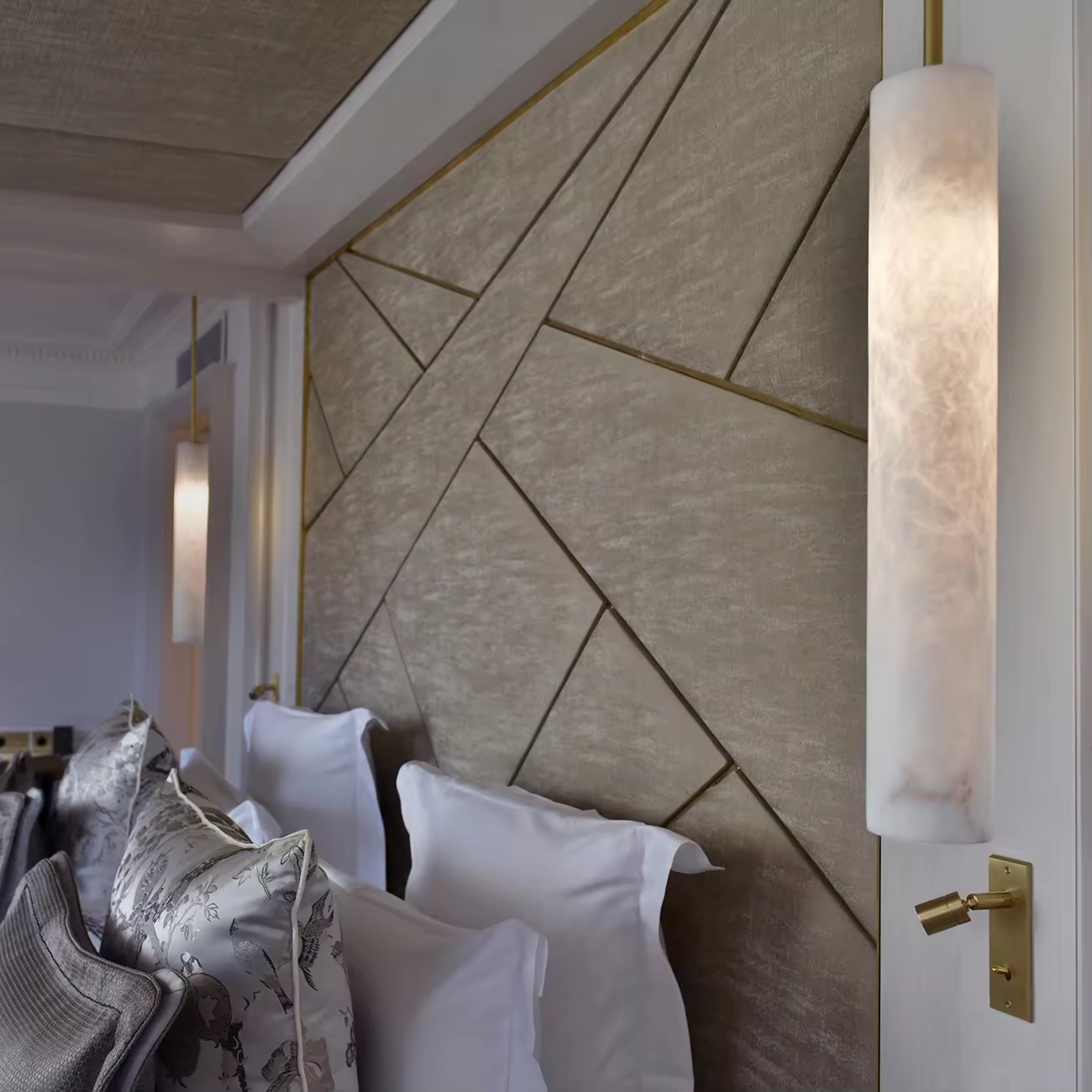 Factory Price Alabaster Sumatra Vf Chandelier Brass Lamps Modern Luxury Led Pendant Hanging Light for Dining Room Island