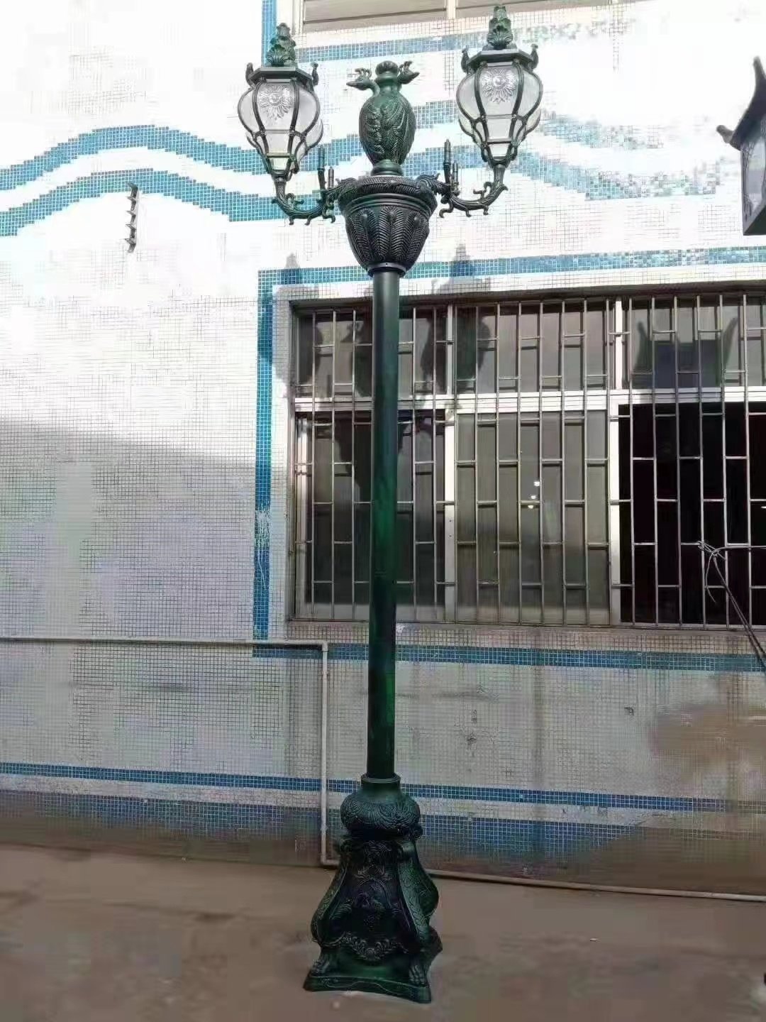 European Style Large-scale Retro Outdoor Landscape Lamp for Garden or Village Creative Retro Outdoor Landscape Lamp for Garden