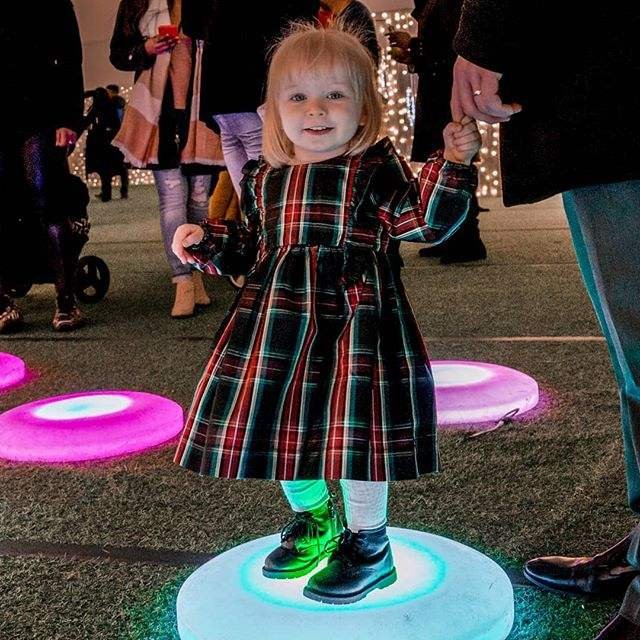 Floor LED Outdoor and Indoor Round Light up Interactive 3D Stage Rechargeable Luminous LED Dance Floor