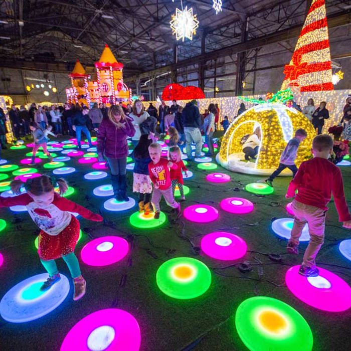 Floor LED Outdoor and Indoor Round Light up Interactive 3D Stage Rechargeable Luminous LED Dance Floor