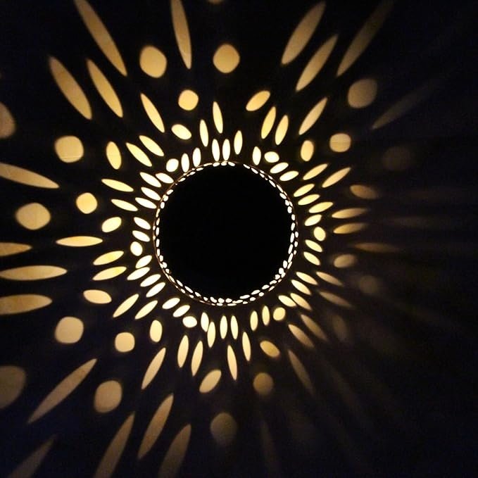 Solar Power Metal LED Lantern Outdoor Flame Solar Power LED Light Metal Desktop Decorative Lamp for Desk Patio Garden Yar