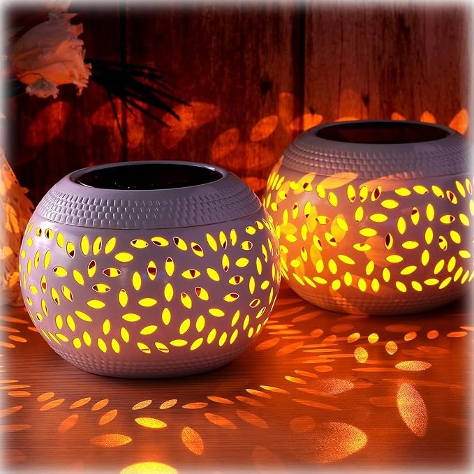 Solar Power Metal LED Lantern Outdoor Flame Solar Power LED Light Metal Desktop Decorative Lamp for Desk Patio Garden Yar