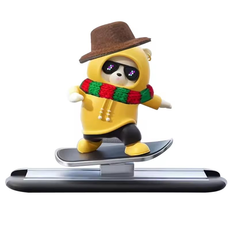 Directly wholesale new dashboard car sliding moving cartoon liquid indoor decoration jewelry cute skateboard bear