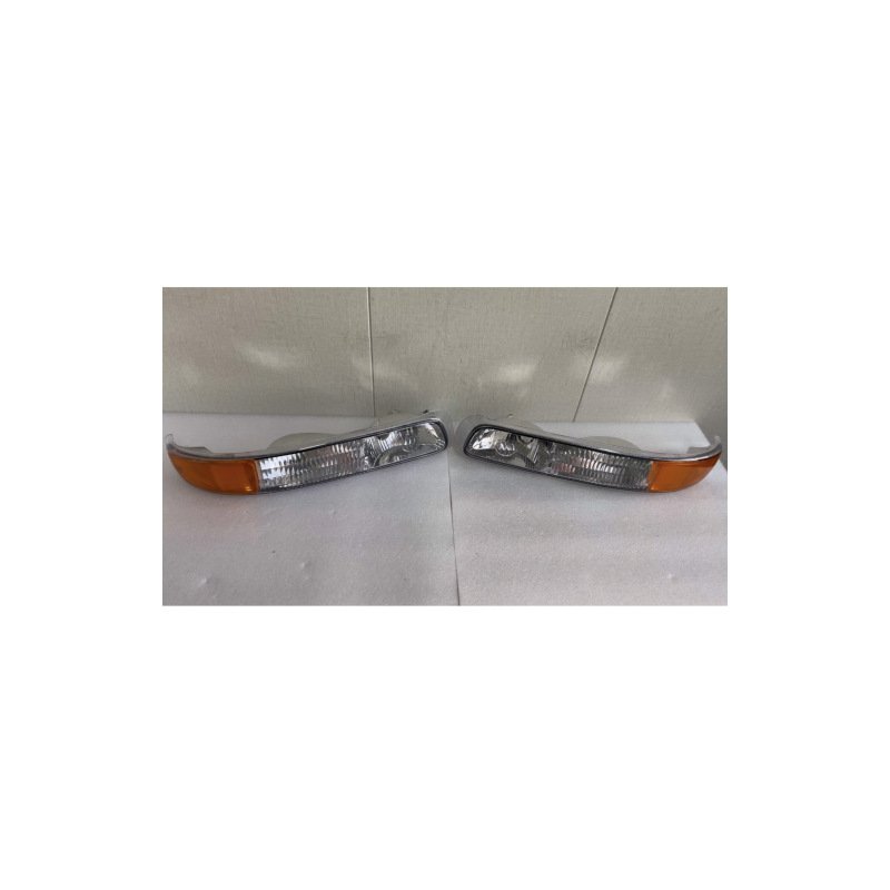 SIRU DRL Fog light Corner Lamp Turn Signal Lights For 1999-2002 Chevrolet Silverado GM2521173 15199558