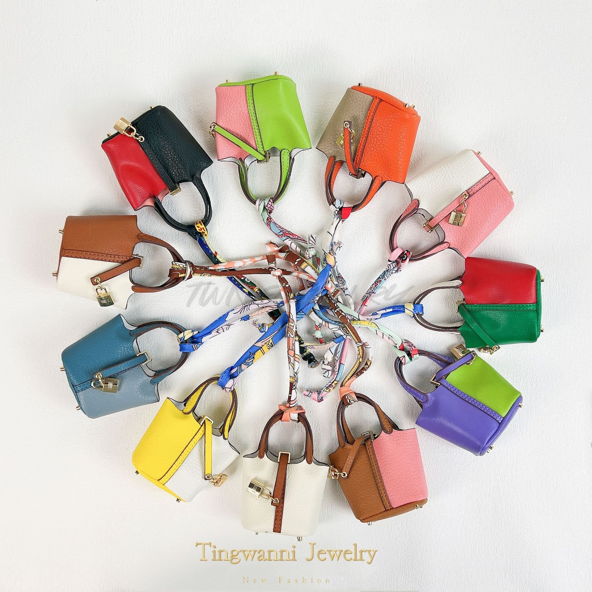 Earphone Bag Women&#39;s Bag Accessories Car Keychain Pmetalt Cute Metalashion Bag Pendant High End Leather Custom Logo PU