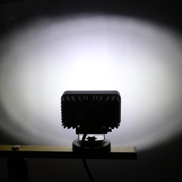 Aluminium 20W Work LED Light Spot Beam 12V LED Driving Light for Offroad Truck and ATV Auto Car Light Accessories