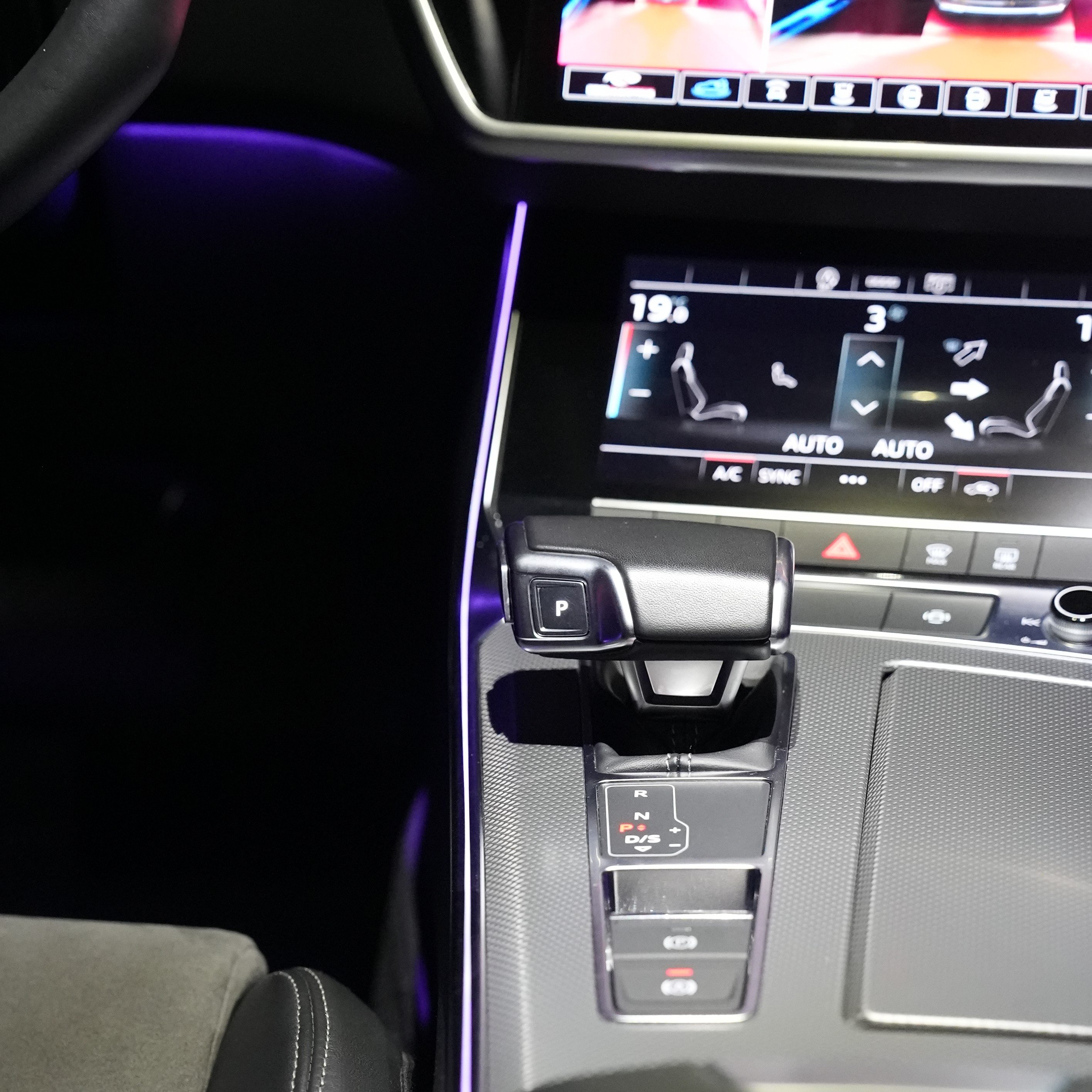 New Car LED Ambient Light with Mobile Control for Multiple Colors Car Interior Lighting Accessories Suitable for 19-24 Audi Q2L