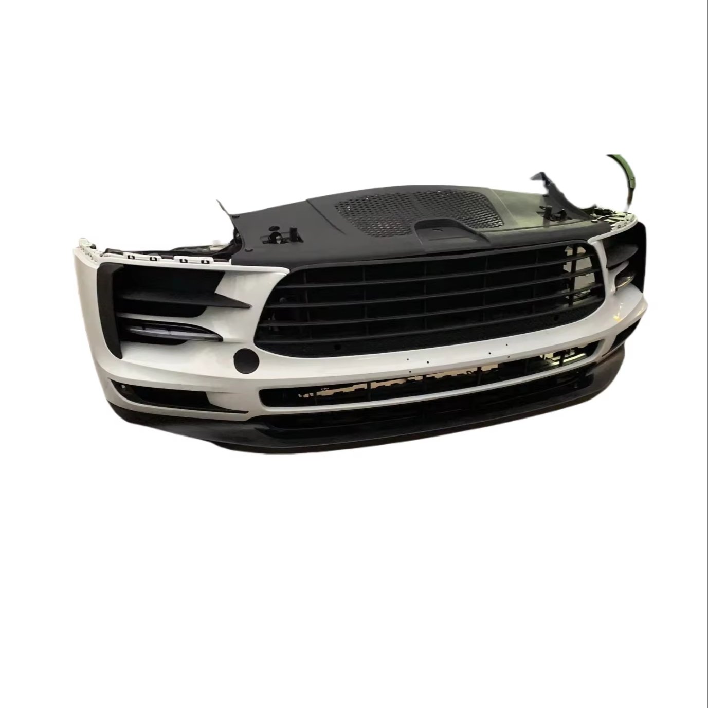 Suitable for replacing the cover of the front nozzle assembly of the Porsche Cayenne Maca Paramera plastic front bumper assembly