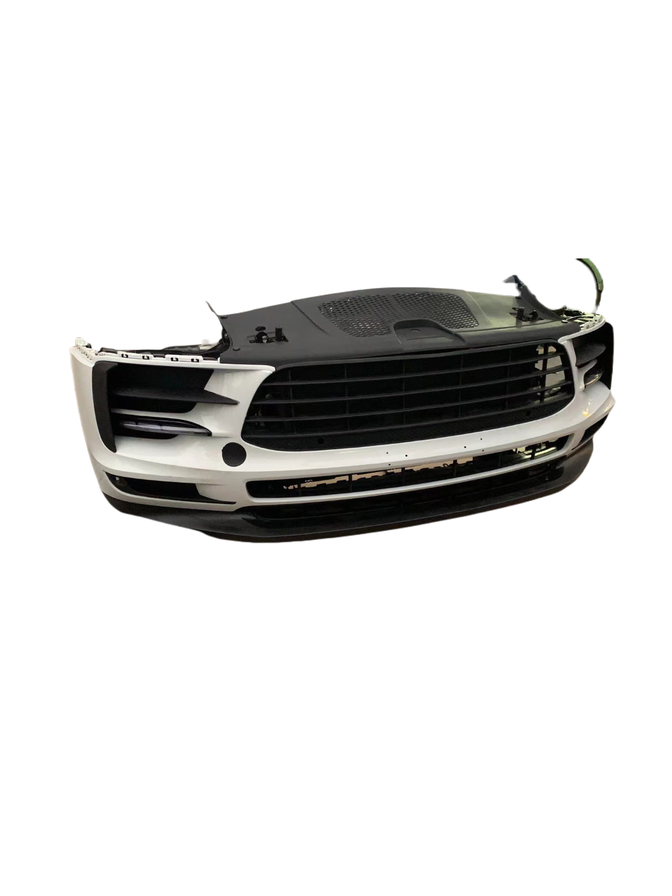 Suitable for replacing the cover of the front nozzle assembly of the Porsche Cayenne Maca Paramera plastic front bumper assembly