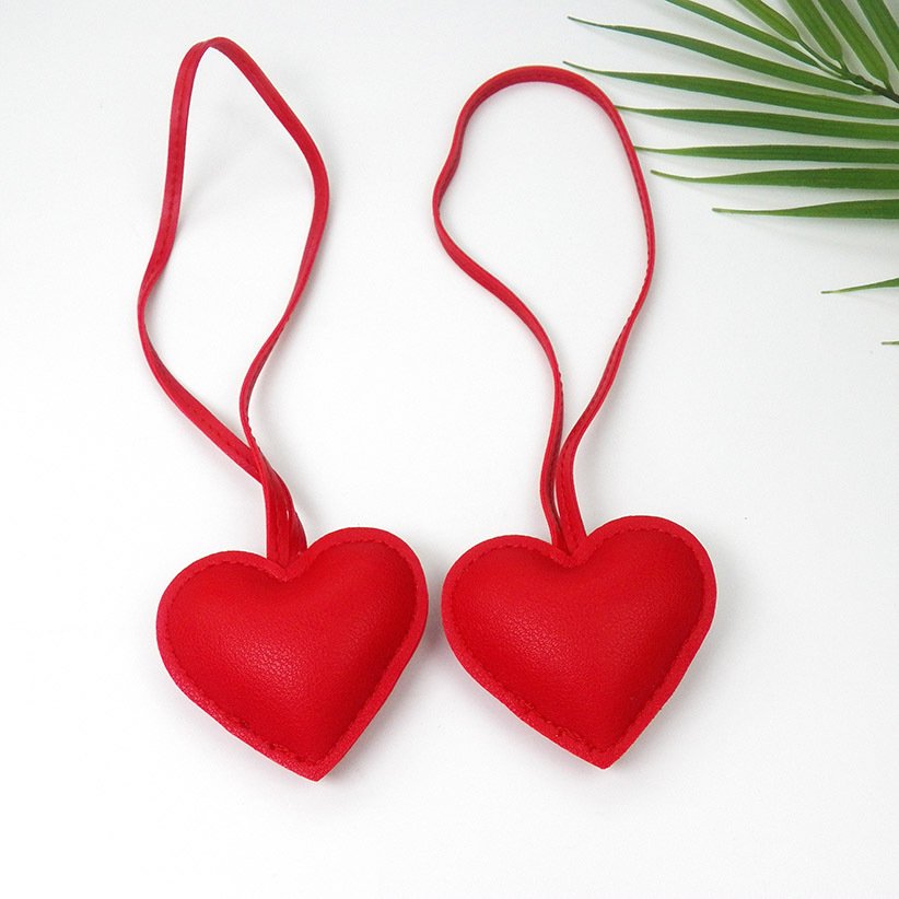Custom New Love Heart Leather Tags Embossesd Hang Car Keychains Bag Pendant Key Ring Accessories Ornament Wristlet Bag Charms