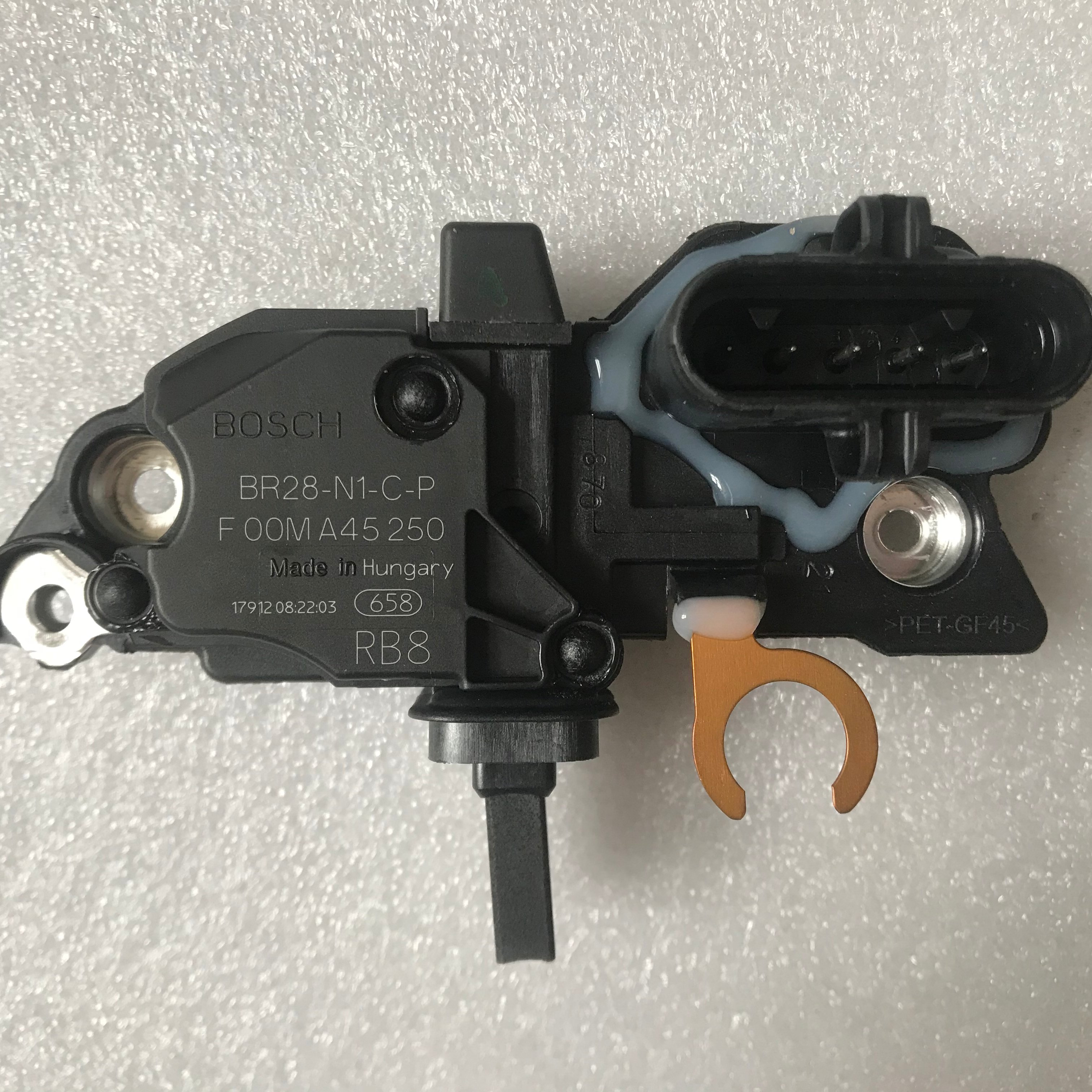 FOR BOSCH 24V ORIGINAL ALTERNATOR PARTS REGULATOR F00MA45250 21579977 742157977 F00M144117 for VOLVO