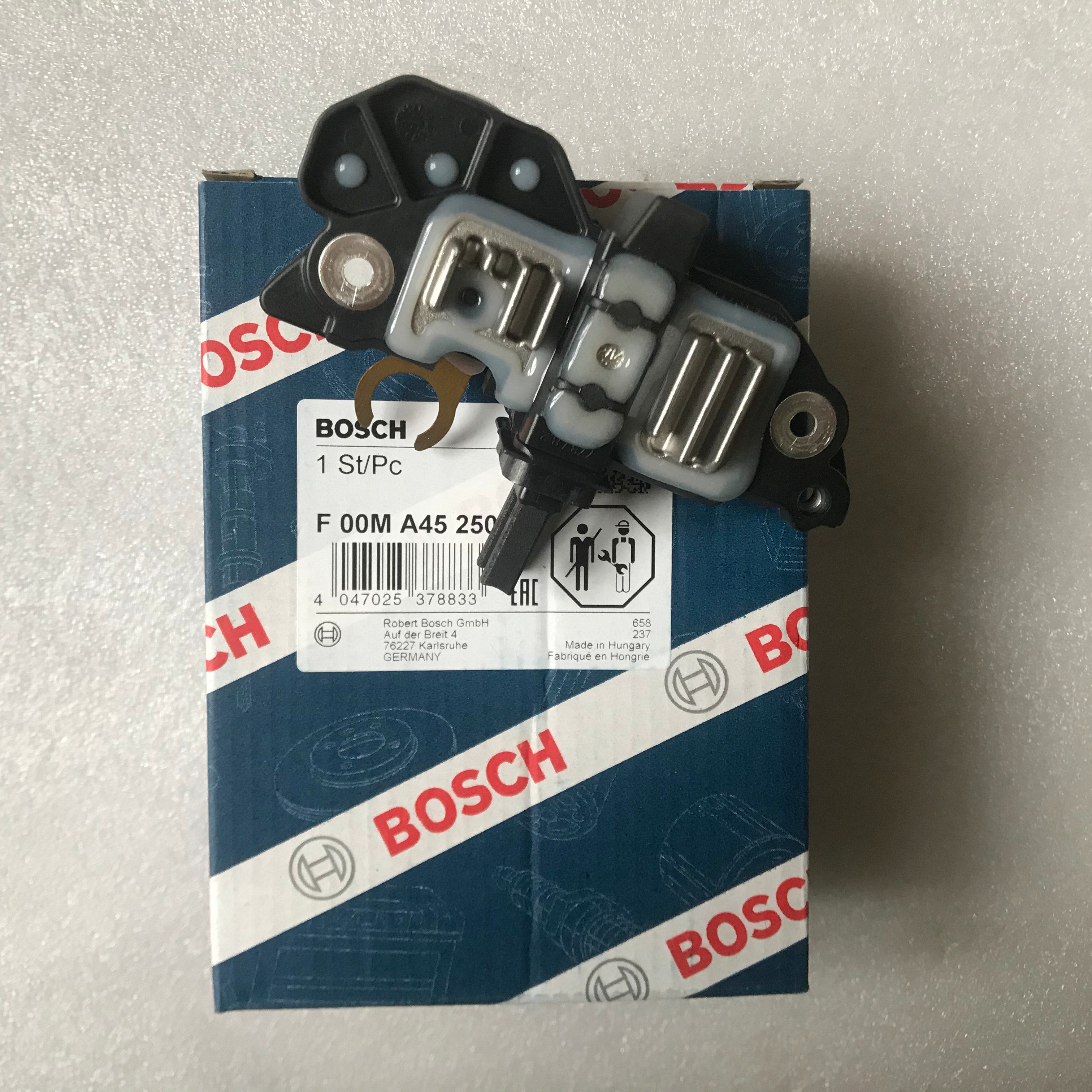 FOR BOSCH 24V ORIGINAL ALTERNATOR PARTS REGULATOR F00MA45250 21579977 742157977 F00M144117 for VOLVO