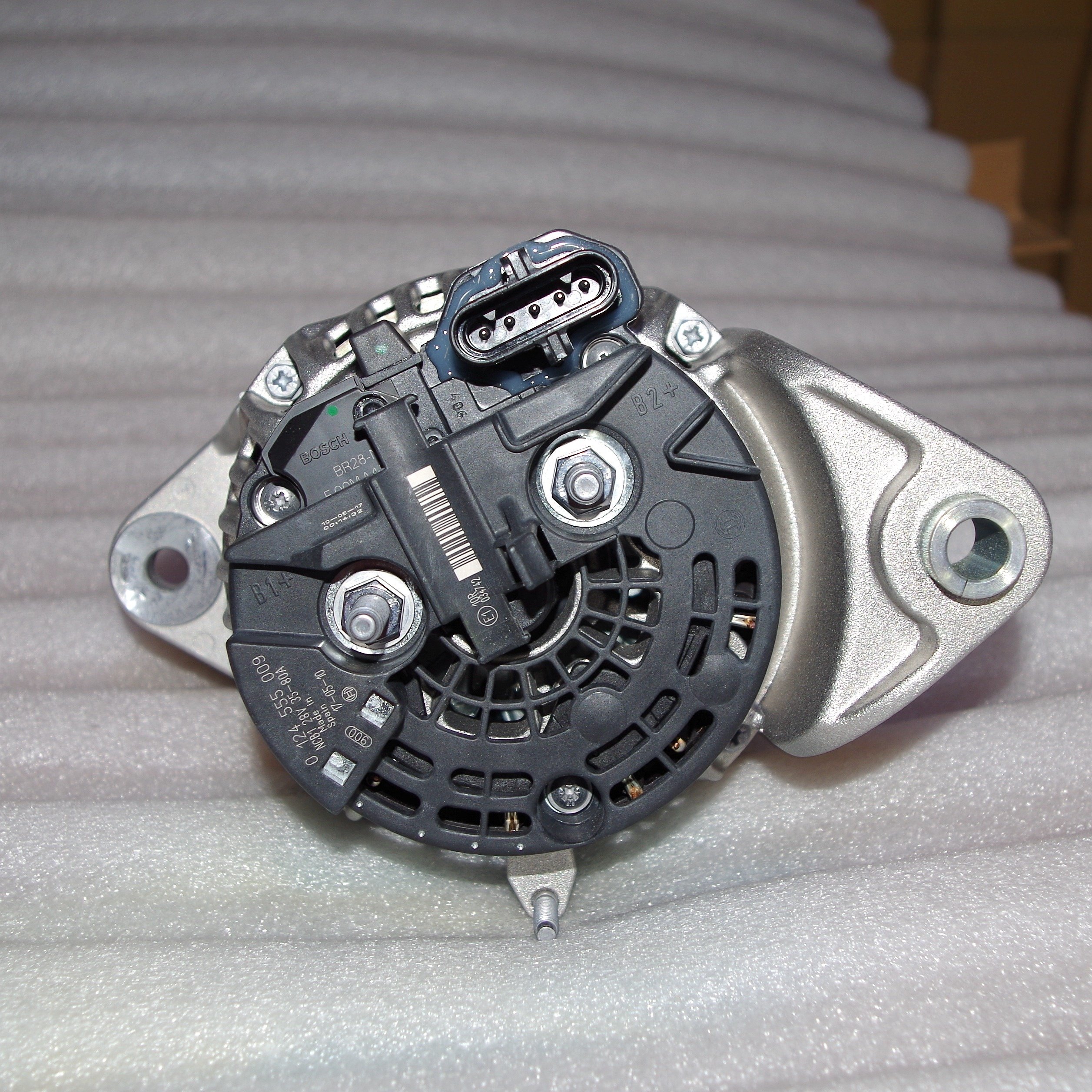 D13 D16 Diesel Generators for Volvo FH480 FH500 20409228 85020819 Original 28V 80A Alternator for Bosch 0124555009 0124555028