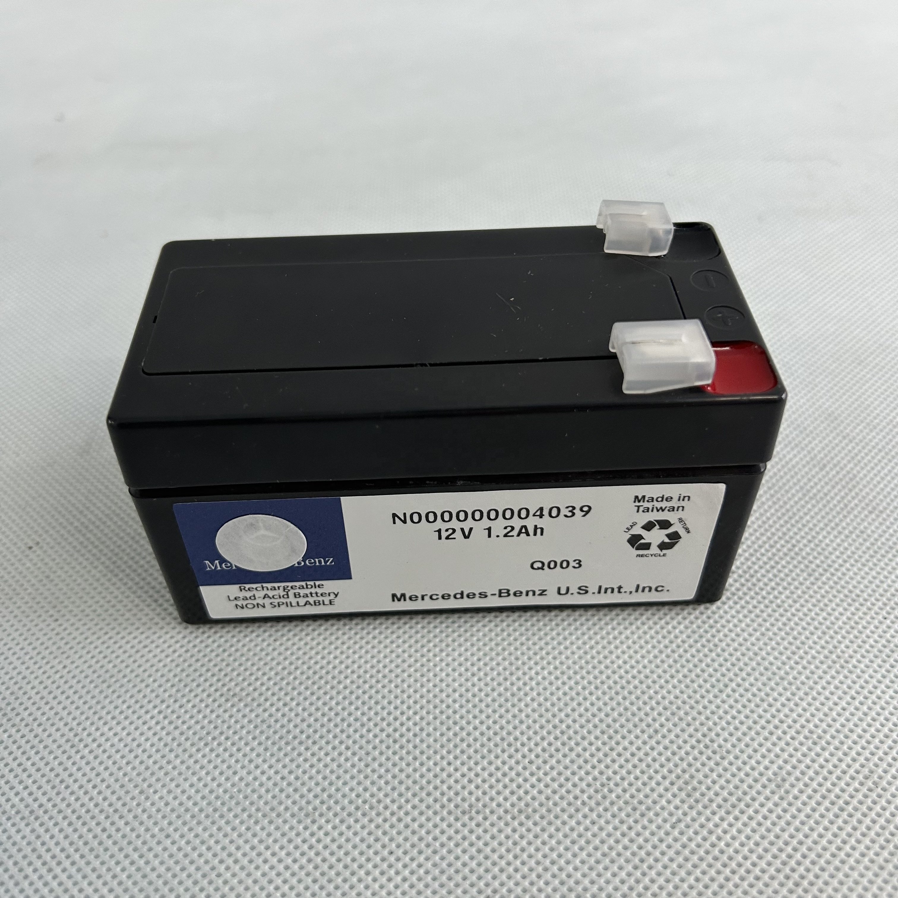 Suitable for Car Mercedes-Benz W205 W221 W212 W164 E200 E300 ML N000000004039 Car Auxiliary Battery 12Ah 1.2Ah