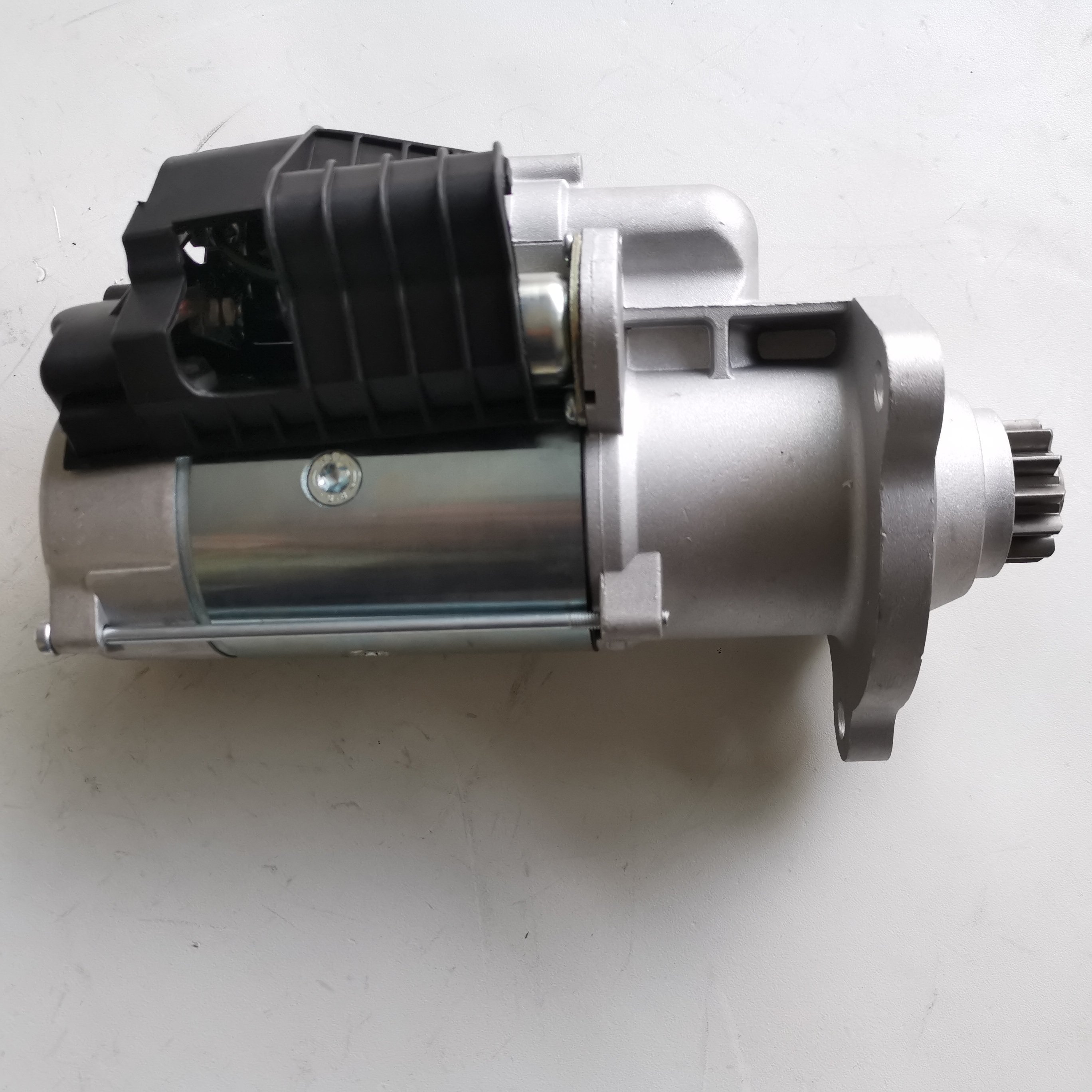 24V 5.5KW 12T New Auto Starter Motor Assembly for SCANIAs IVECOs Car Models 0001241001 0001261001 0001261002 0001261025 0579261