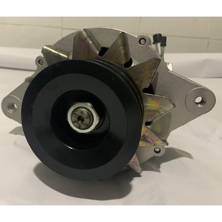 Car Parts 12V Alternator Assembly for Nissan Terrano D21 TD27 1985-1998 23100-43G07