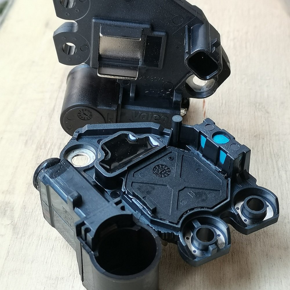 For Renault MEGANE II 12V Auto Alternator Voltage Regulator 130633 595253 for valeo