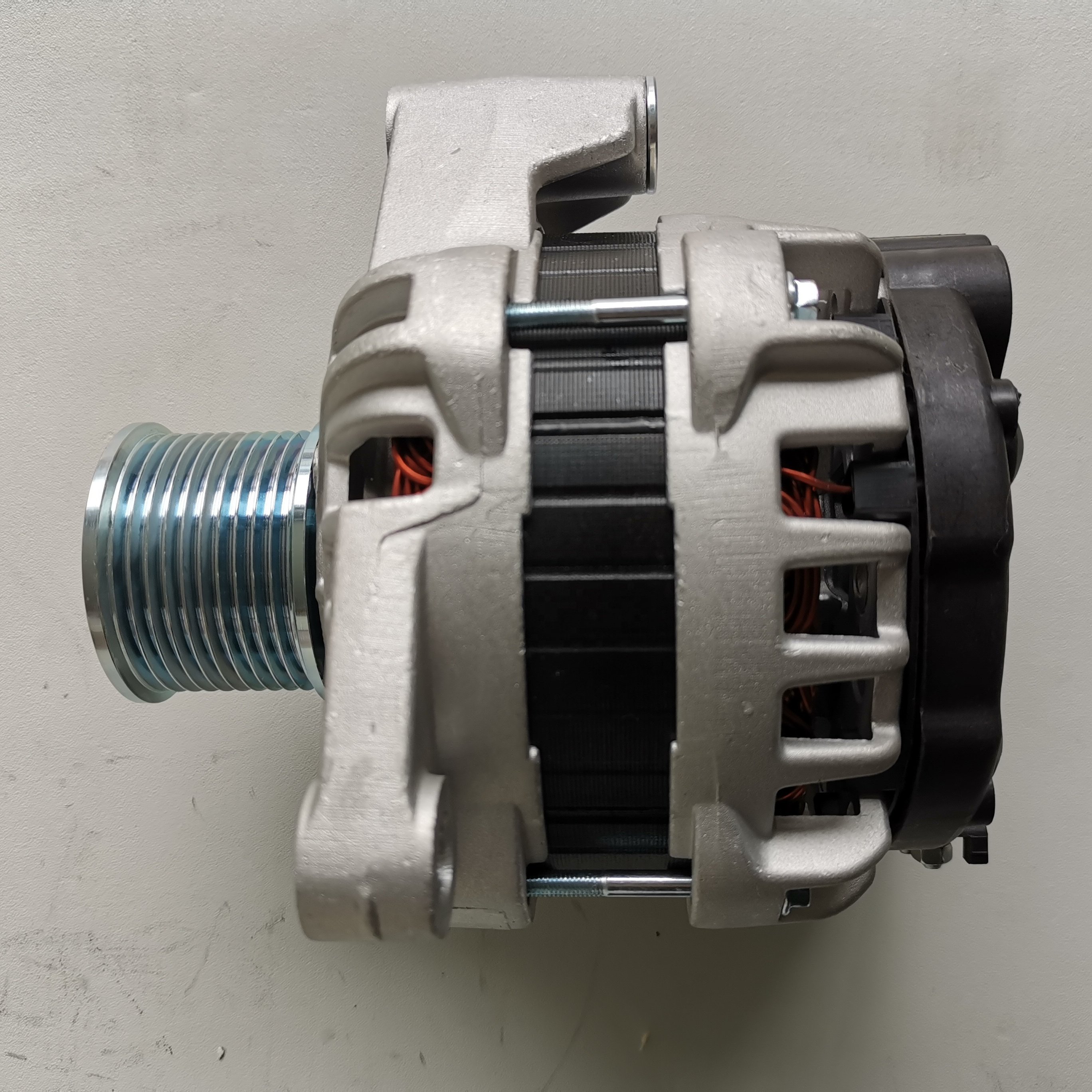 WEICHAI WP10 Alternator 1002024313/AViHP2080A3/28V/10PK/80A/612600091064/612600090832/612600090805/1001063258 Hot Selling