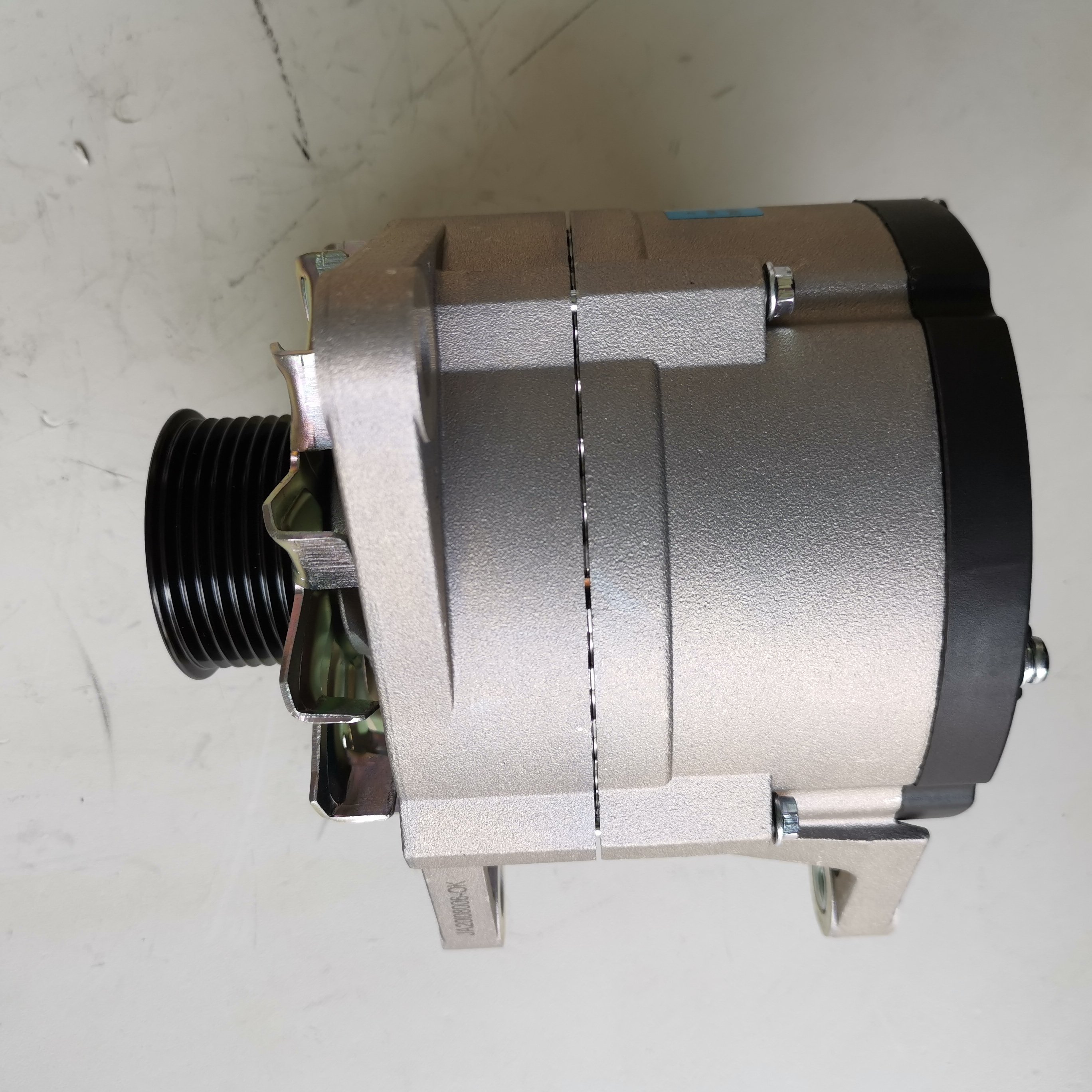AVEZ2701Manufacturer Advantage: Supply High-quality Shangchai 7Hengine Alternator S00003601+04/JFZ2972S/S00012966+03/28V/70A/8PK
