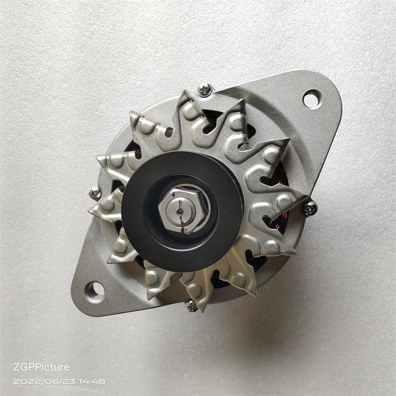Wholesale Construction Machinery Engine Parts 6BT 4BT Diesel Engine Parts 4938600 Alternator 24V 70A