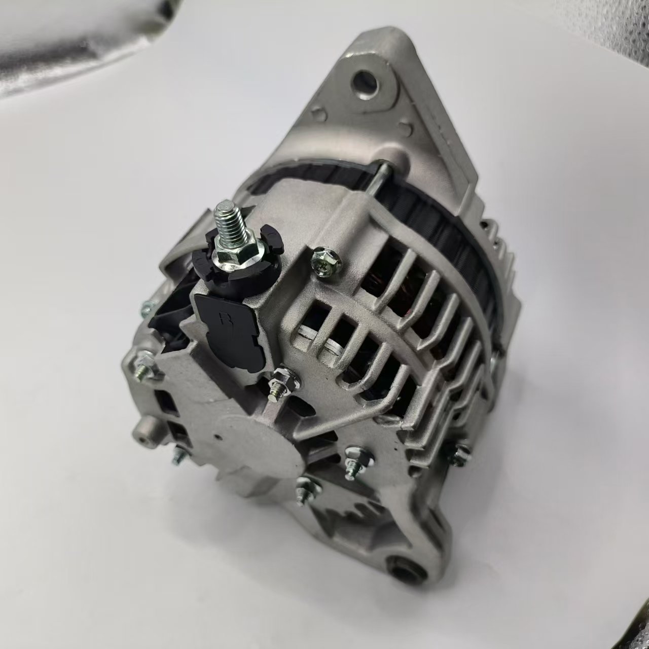 Wholesale 14V 80A Car Alternator 23100-4B400 Automobile Generator Car Alternator for Nissan Blue Bird