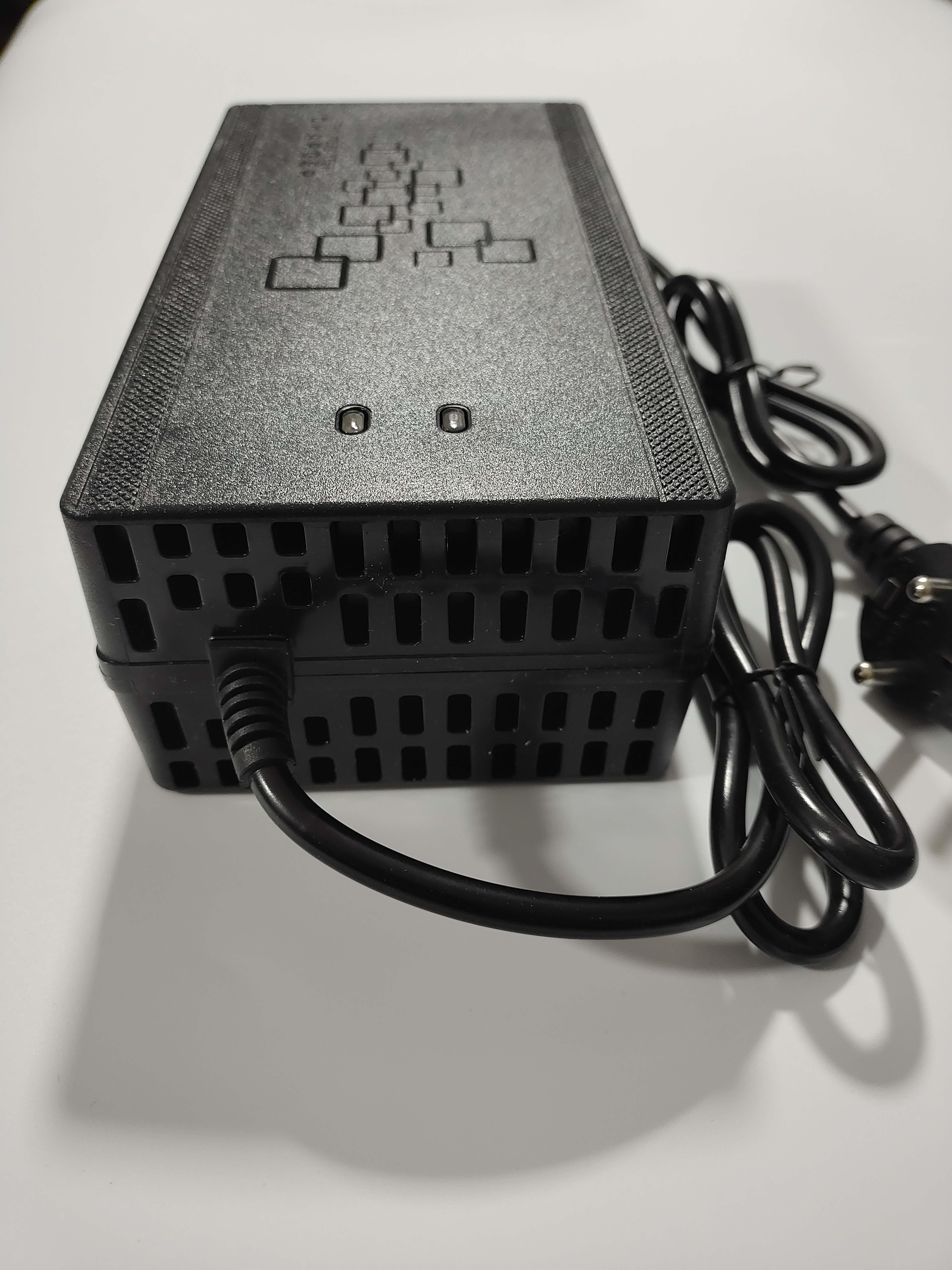 Factory Direct High Quality 48V5A/6A 60V5A/6A Charger
