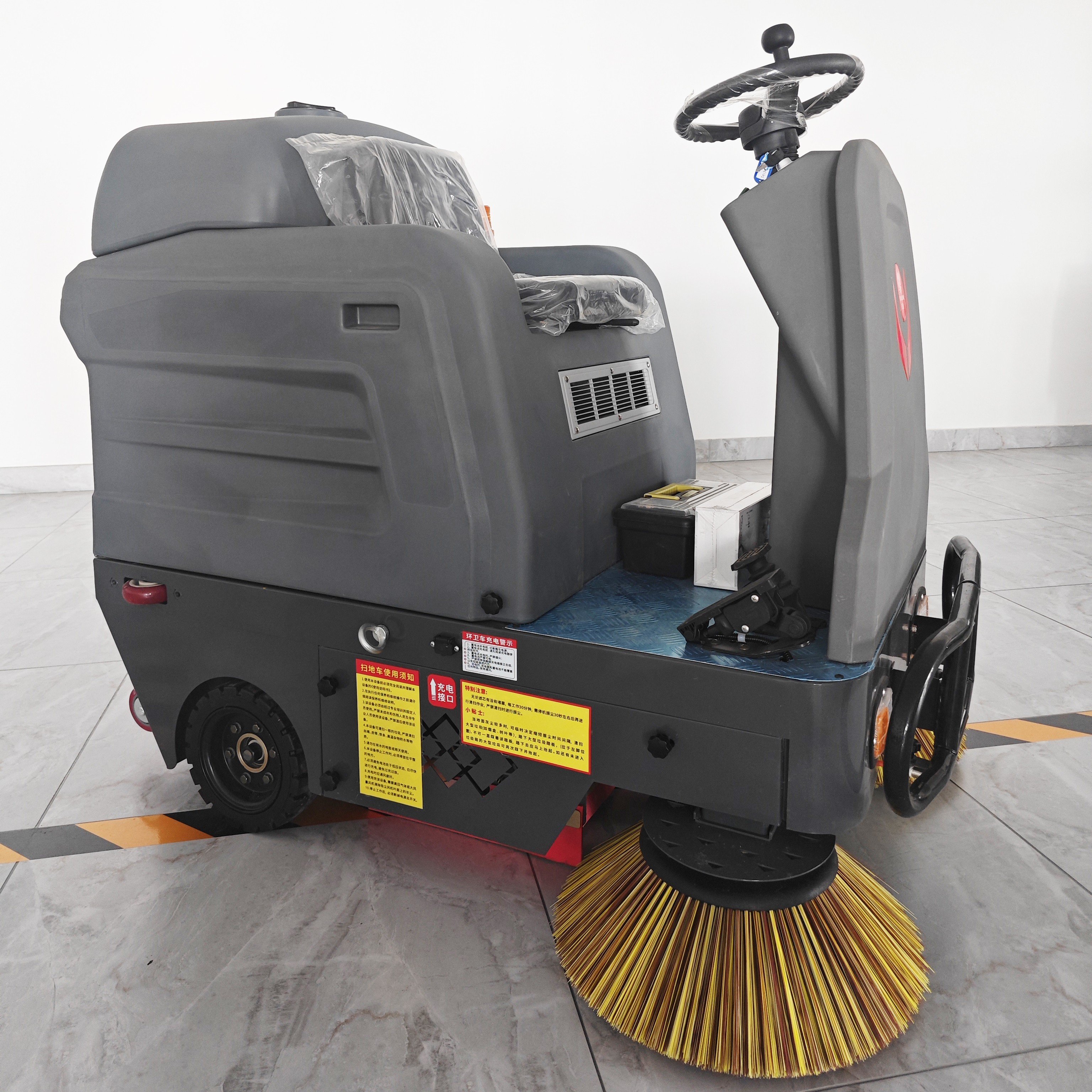 CleanHorse M3 Plastic Metal Drive Auto Automatic Electric Sit-down Sweeper Machine